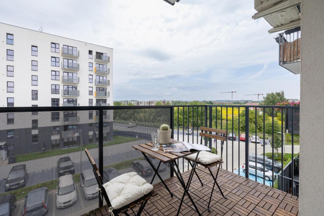 Vetulaniego Apartment With Air Conditioning & Parking By Renters Prestige Cracovie Extérieur photo